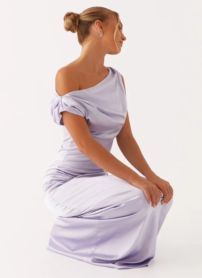 Éva Long Satin Dress Elegant Crystal
